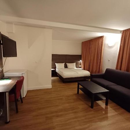 Hotel Ariana Koeln Екстер'єр фото