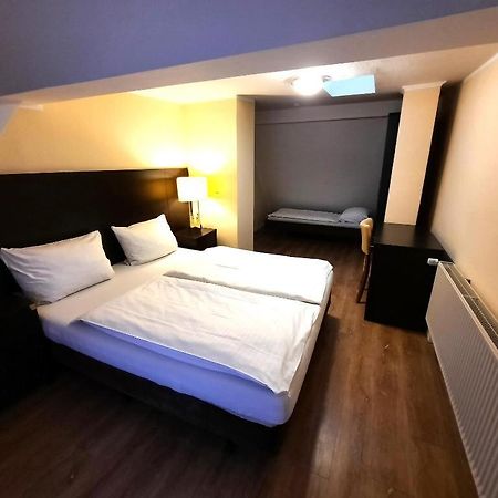 Hotel Ariana Koeln Екстер'єр фото