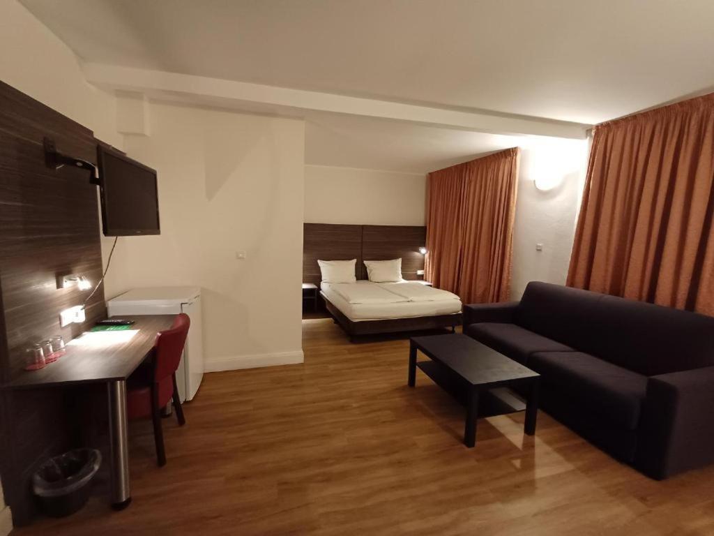 Hotel Ariana Koeln Екстер'єр фото